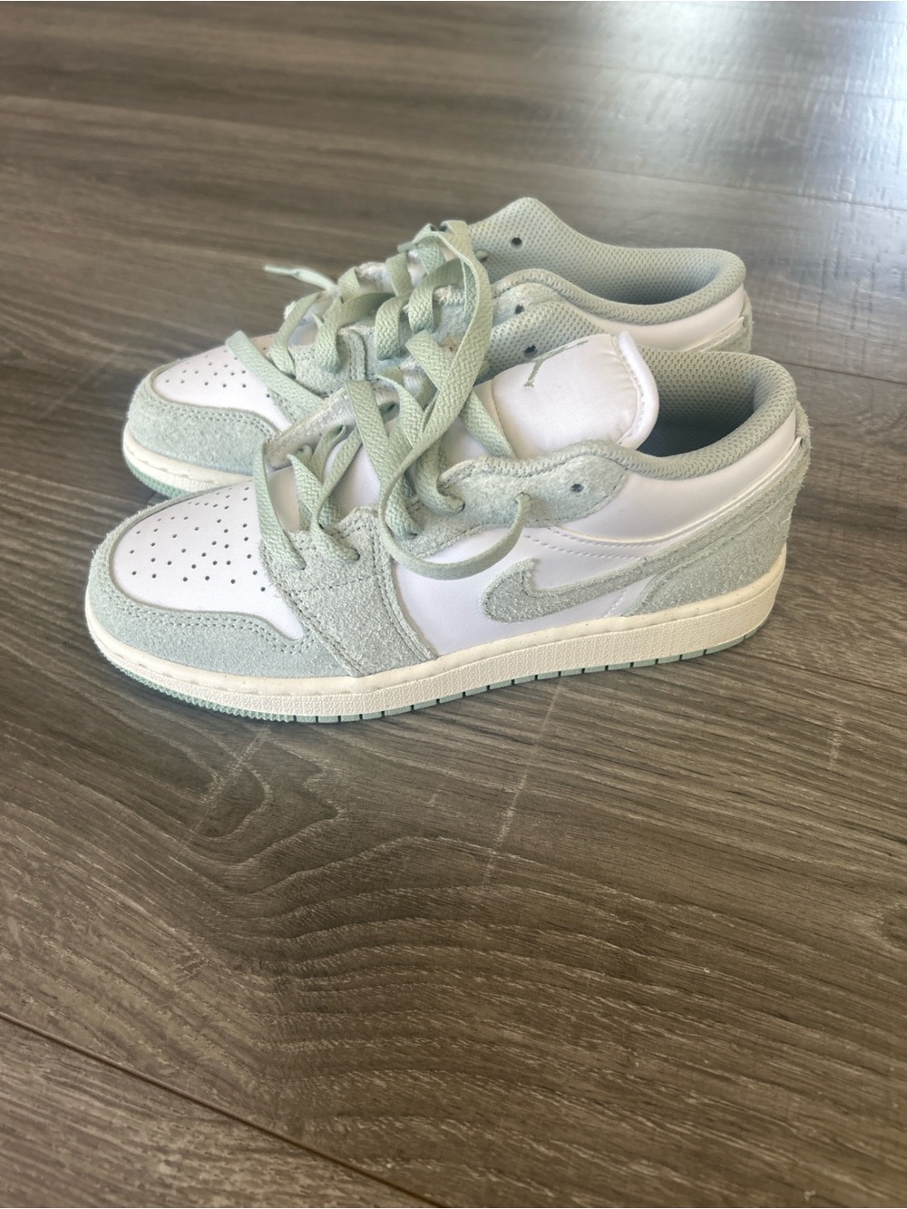 Nike Kids Low-Top Sneakers in Mint Green and White